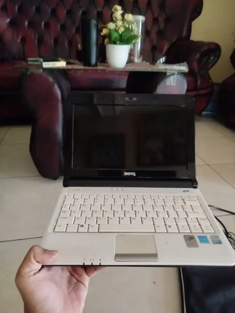 Notebook BenQ batre msh awet & msh normal digunakan layar berbayang