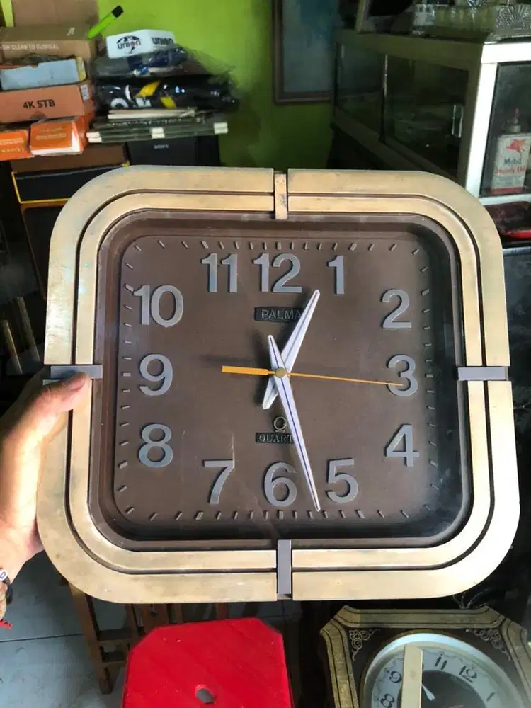 Jam dinding vintage PALMA