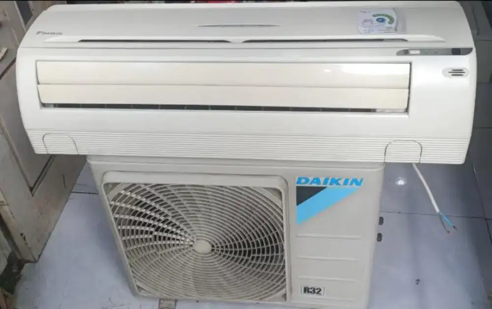 Jual ac daikin  1 pk R 32 lowwat 700 watt kondisi 95% ori smua