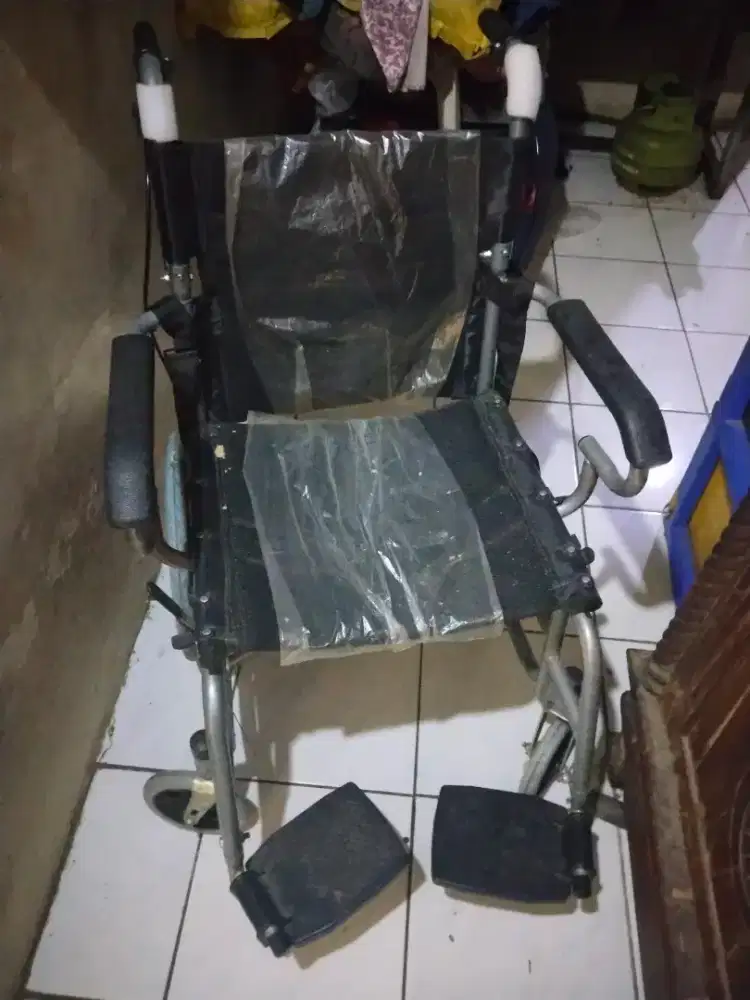Kursi roda lansia