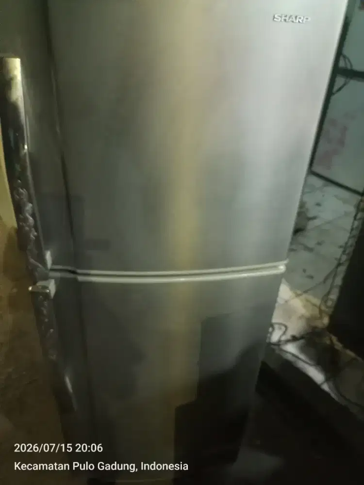 Kulkas Sharp 2 pintu ORI blm pernah di servic  dijamin ori
