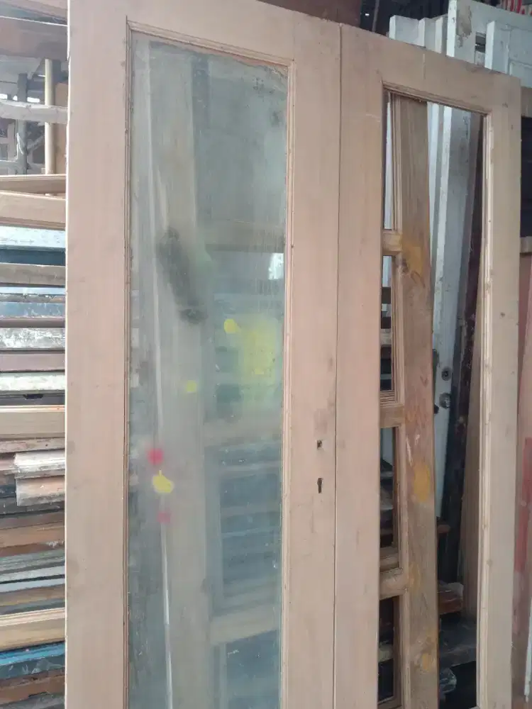 Pintu kaca nya ready dari kayu bekas Meranti oven berkualitas