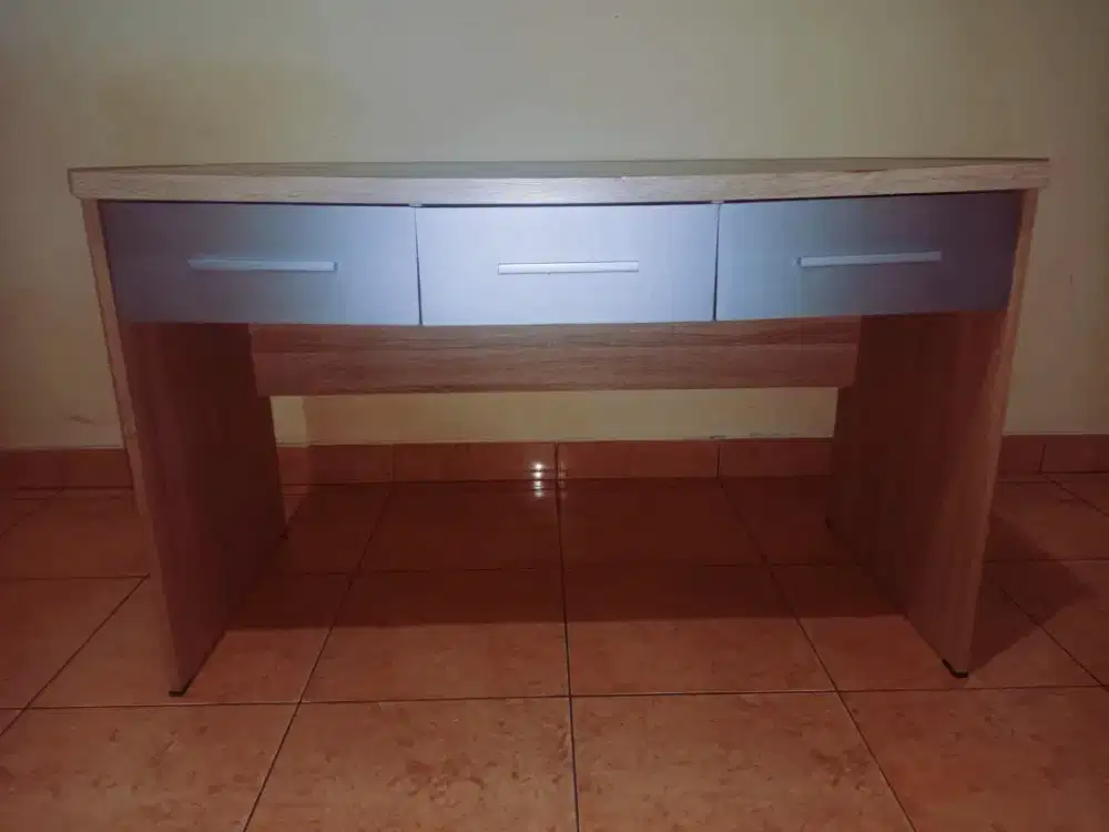 Dijual Meja Kantor / Meja Kerja / Meja Belajar