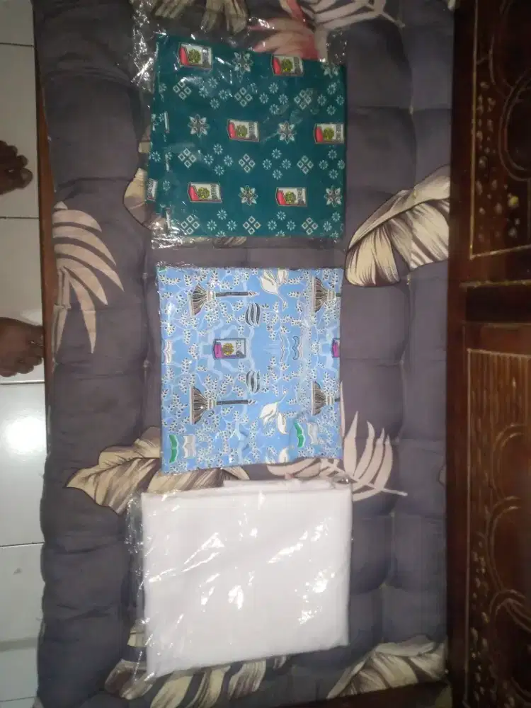 KAIN SERAGAM BATIK BARU SMA 9 SMG HIJAU,BIRU,DAN KAIN CELANA PUTIH