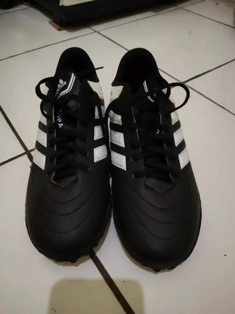 Sepatu mini soccer