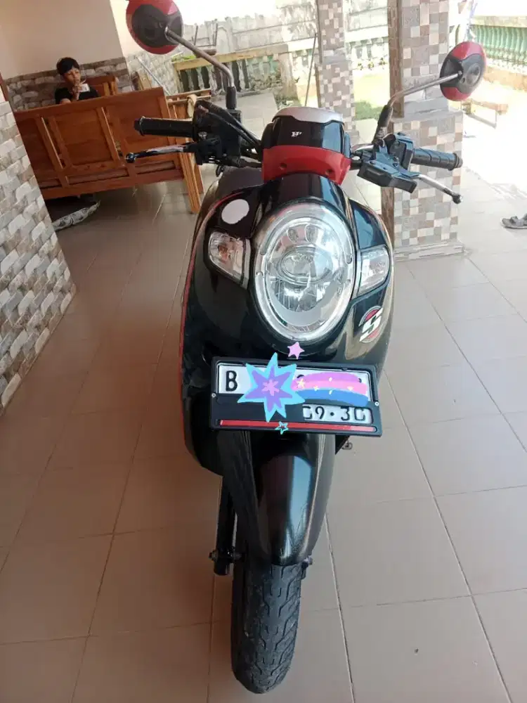 Scoopy 2018 hitam