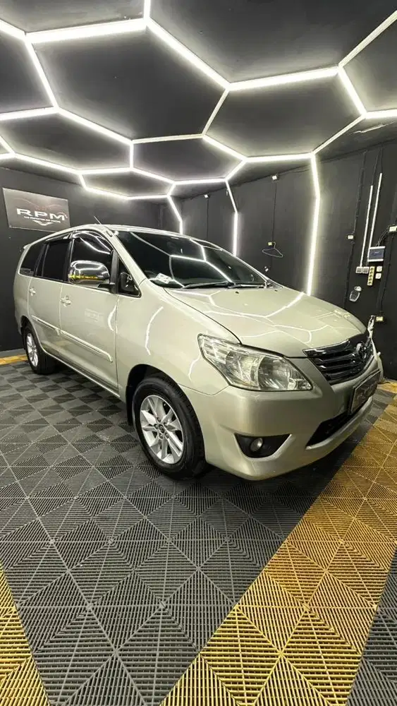 Toyota Kijang Innova G Bensin M/T 2013