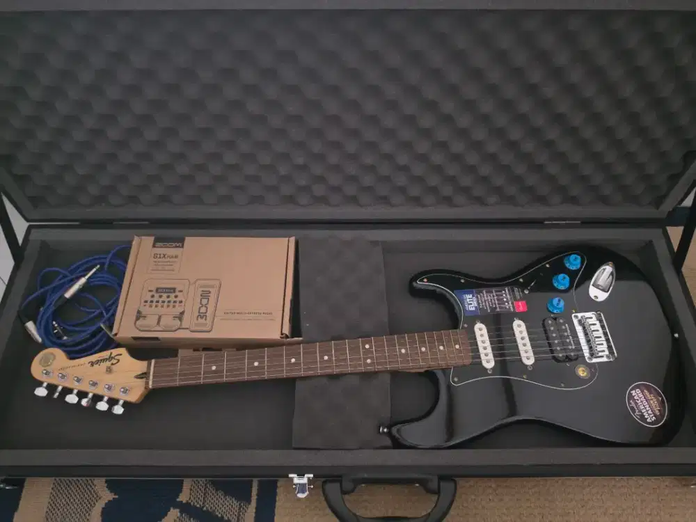 Squier Stratocaster Black HSS
