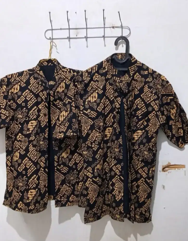 Baju batik pria berkerah ukuran L dan xl