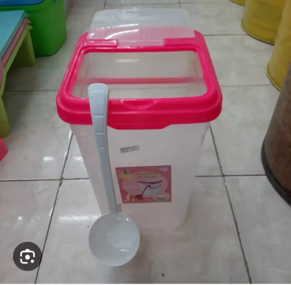Kontener es buah dan timbangan