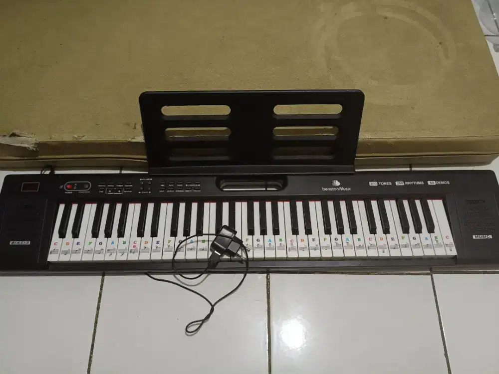 DIJUAL KEYBOARD PIANO 61 TUTS BENSTON
