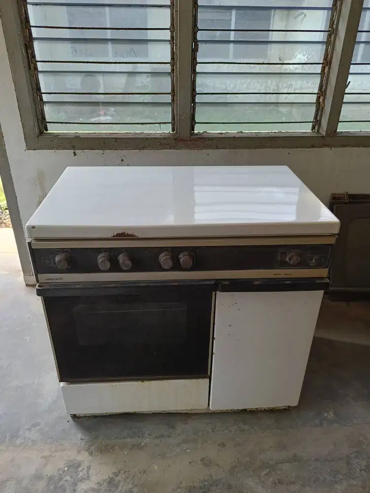 JUAL KOMPOR OVEN 4 TUNGKU PRELOVED ARISTON