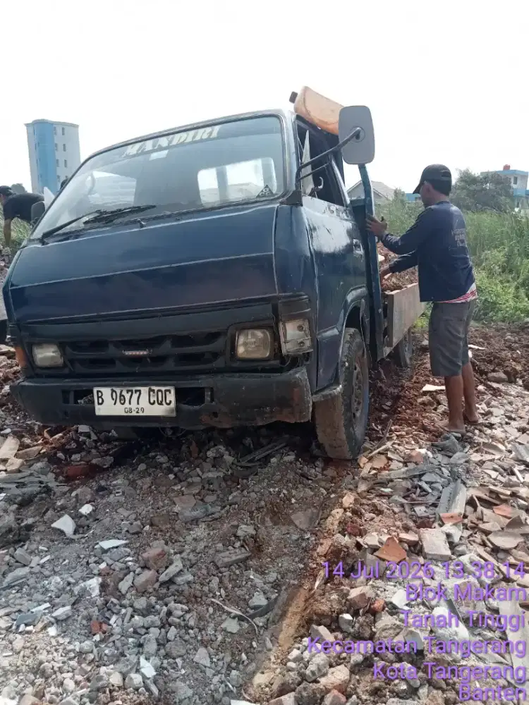 Jasa buang puing dan sampah proyek