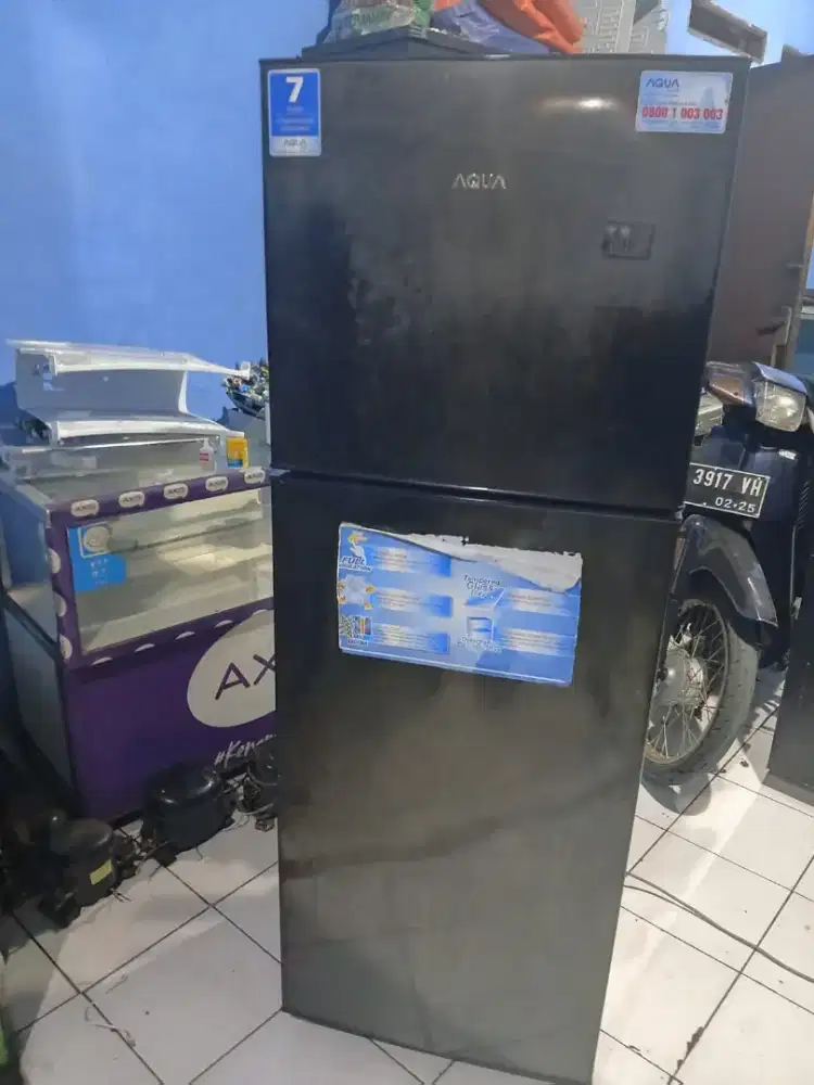 Dijual cepat kulkas AQUA 2PINTU RAK LENGKAP beku dingin siap pakai