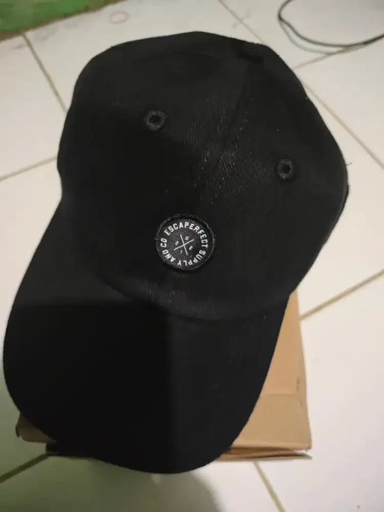 Escape cap polo