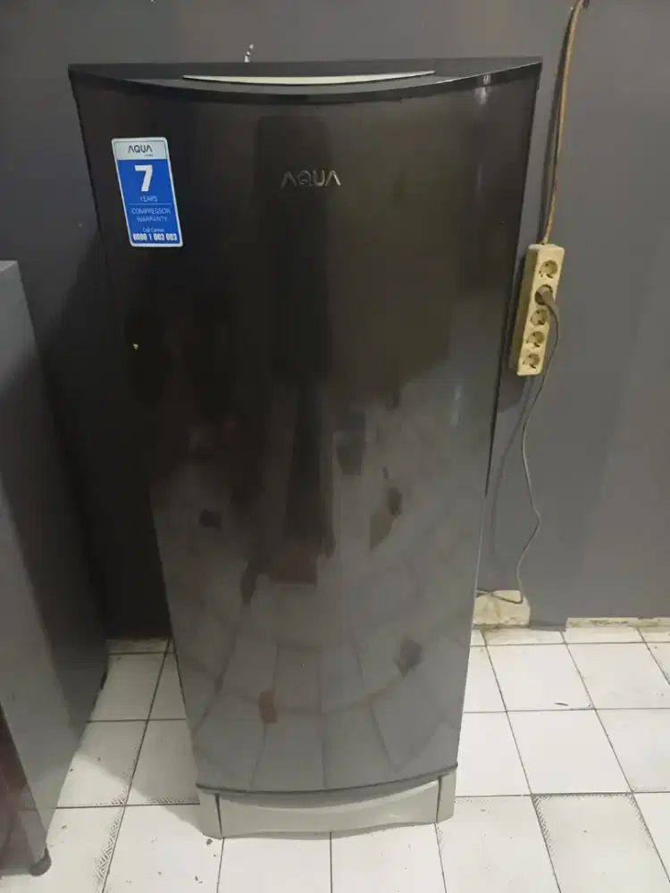 Dijual kulkas Aqua 1pintu ada box freezernya kondisi beku dingin COD