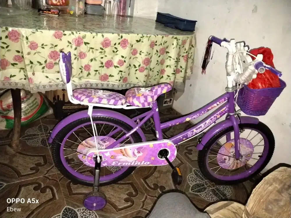 Sepeda cewe ukuran 18