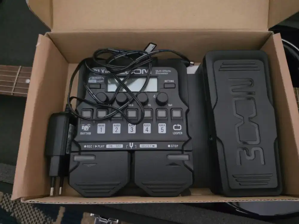 Efek Gitar Zoom G1X Four