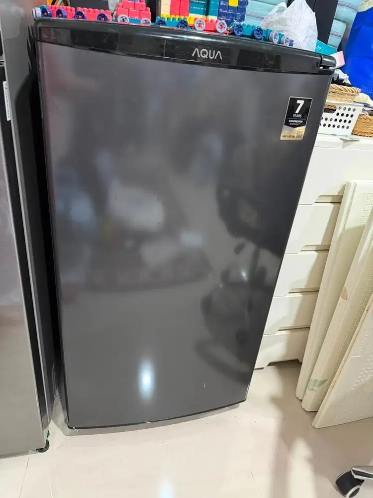 Freezer AQUA 1 Pintu Warna Abu-abu Tua Like New