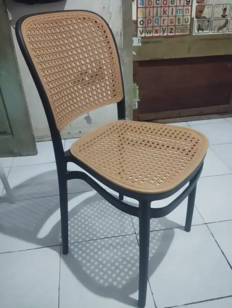 Bangku Meja Makan