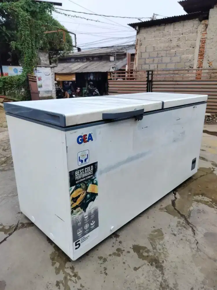 Freezer box 
Merk Gea 
Kapasitas 500 liter
Orian, Harga 4 jt