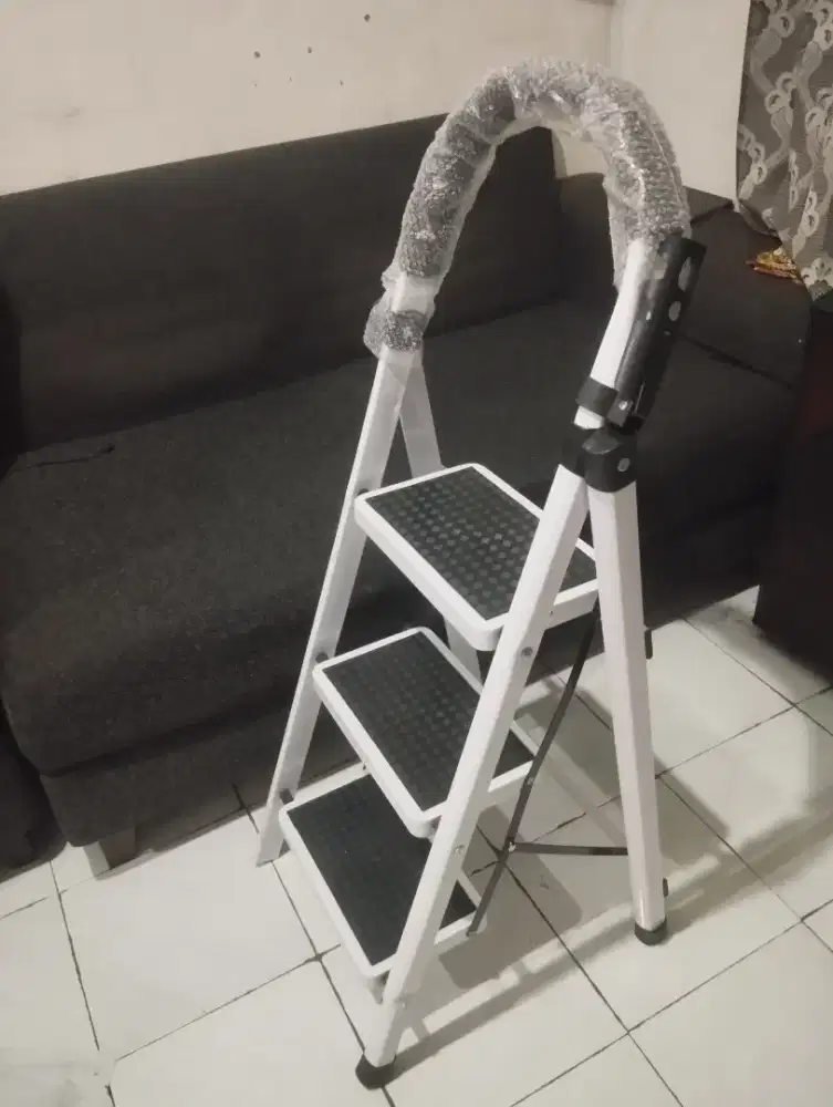 Tangga Baru 3 Pijakan