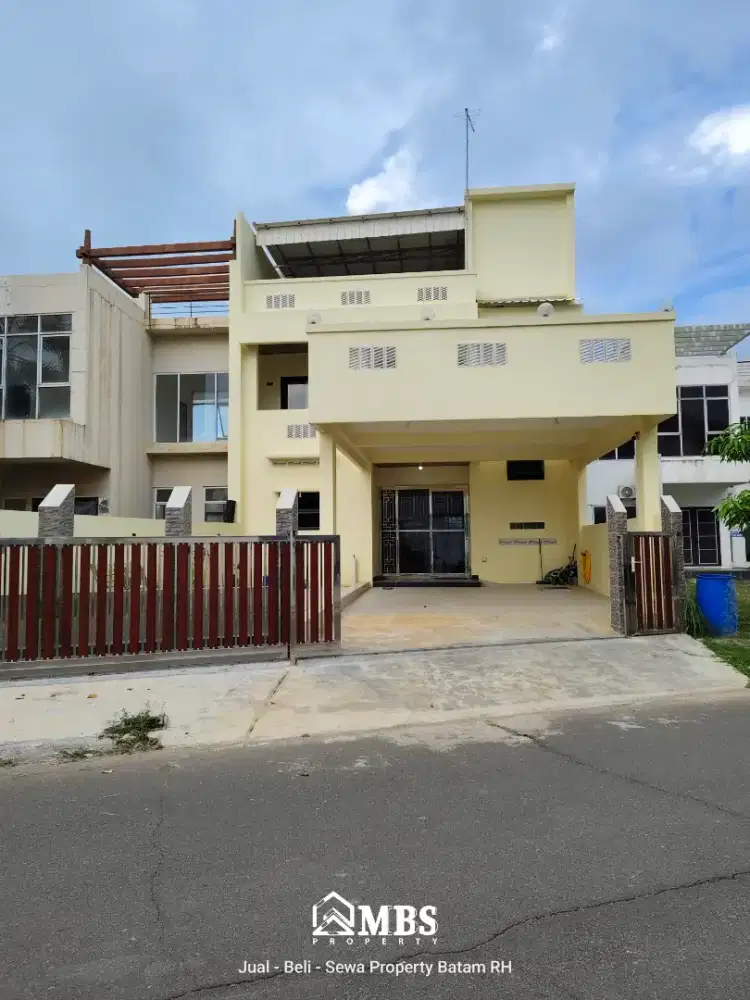 Dijual / Sewa
Rumah 2.5 Lantai Dekat laut Neo Costarina Pasir Putih