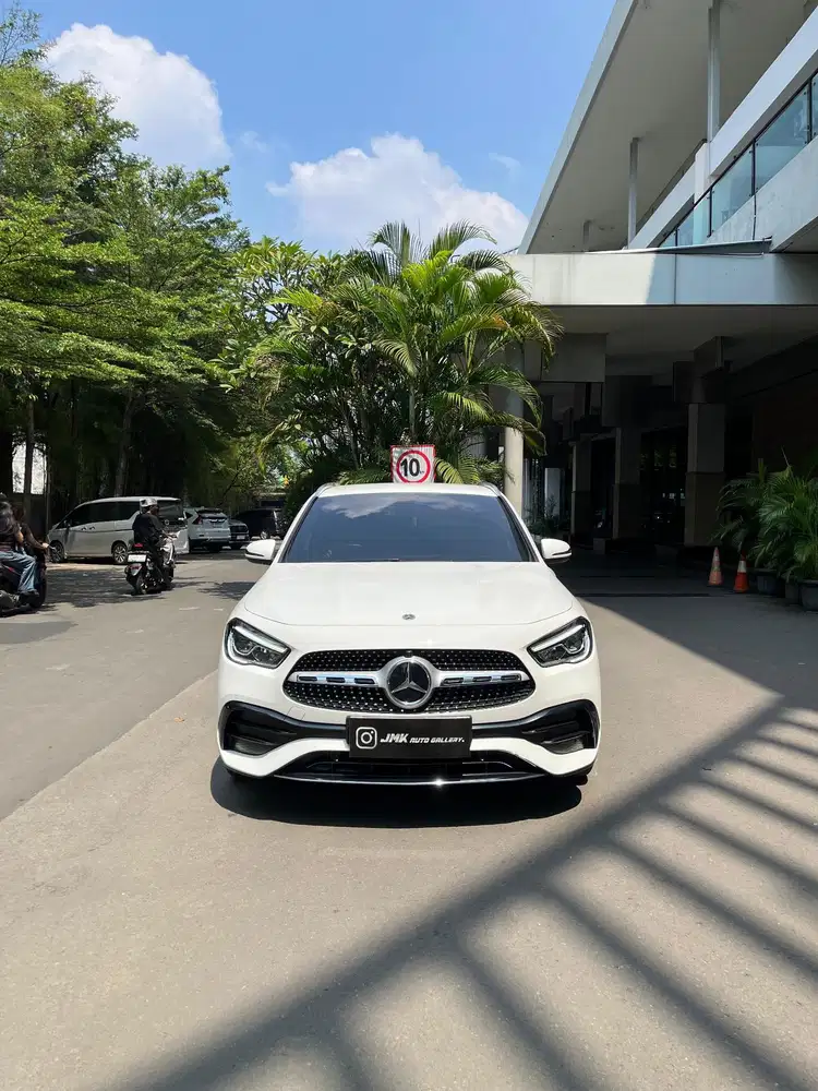 MERCEDES BENZ GLA 200 AMG (TERMURAH)