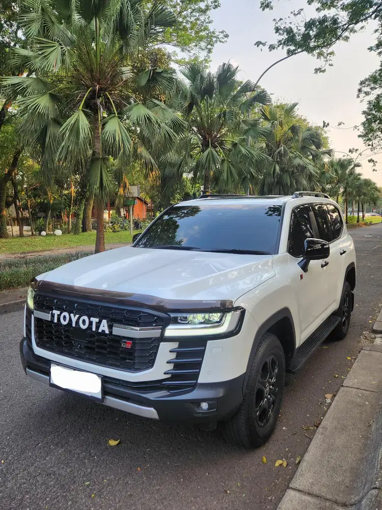 [Km 11RB] Toyota Land Cruiser 300 GR 2023 LC Reg 2024 Putih B1400VLT