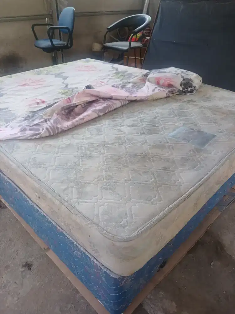 Springbed pir vs divan uk besar bekas baik