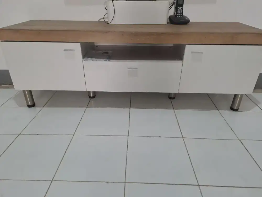 Meja tv merk PIRA