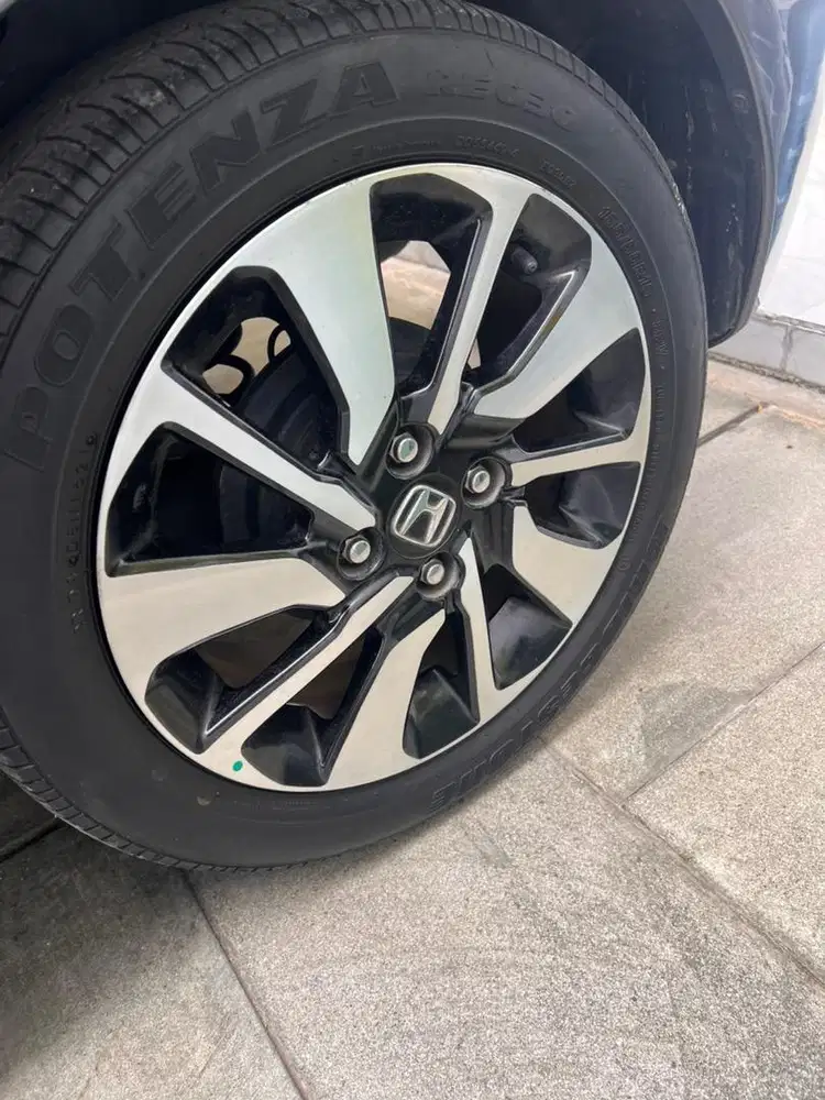 dapat 4 ban mobil brio merk bridgestone potenza