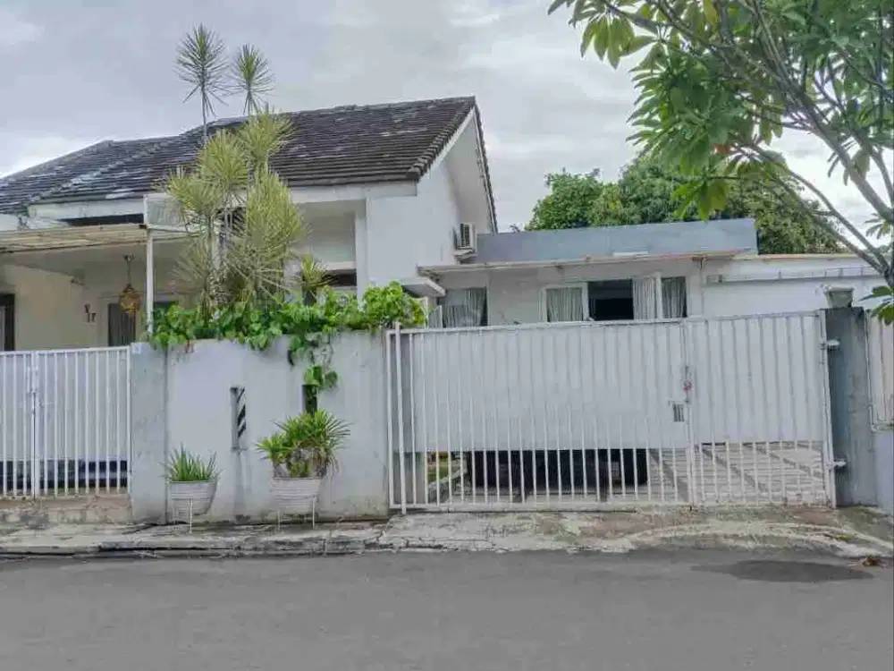 Rumah Dijual Di Kencana Loka (GLB115)
