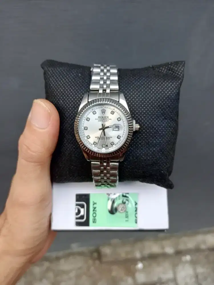 Jam tangan baru untuk wanita