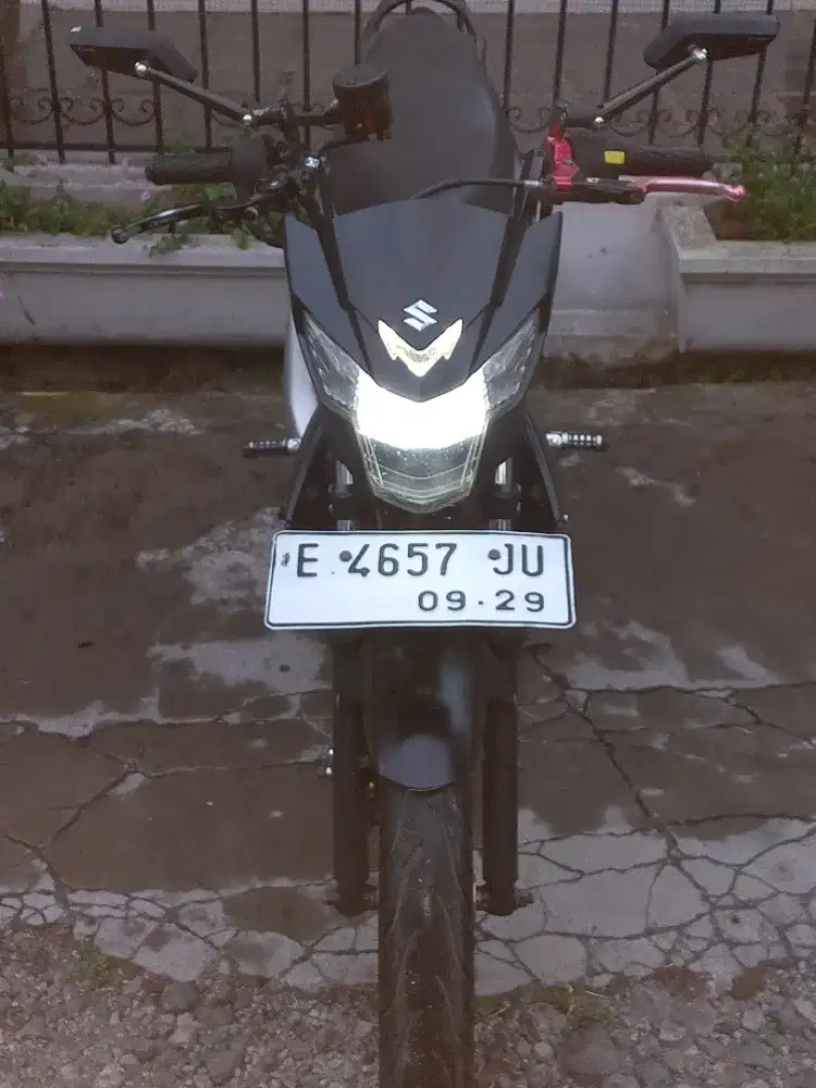 Suzuki satria black predator 2019