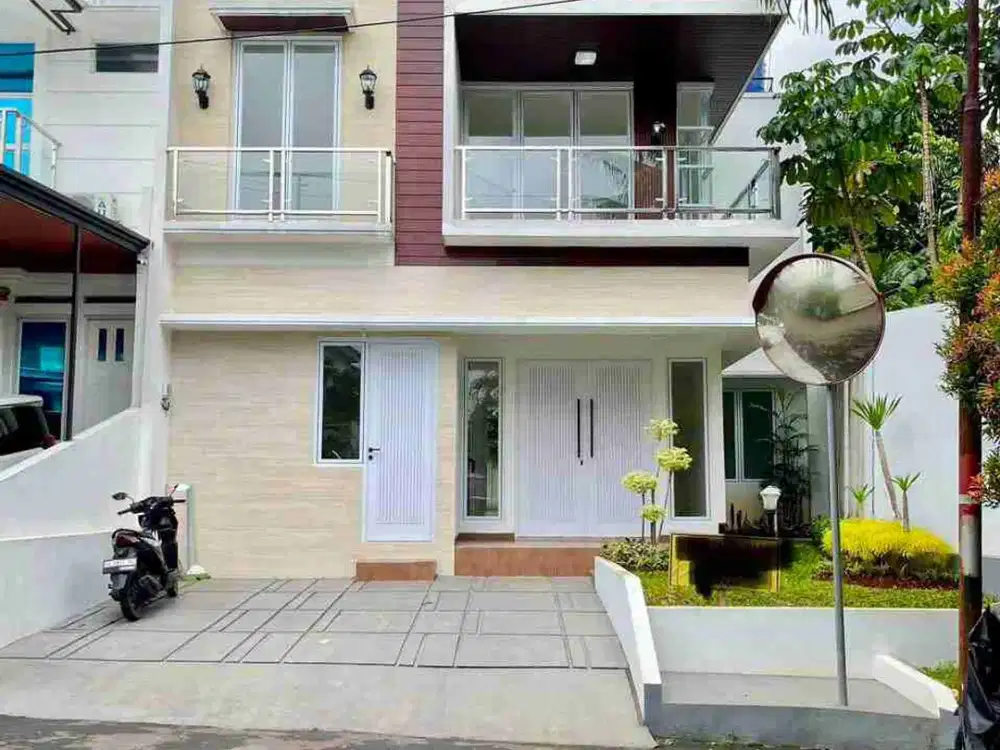 RUMAH DALAM TOWN HOUSE CILANDAK, JAKARTA SELATAN