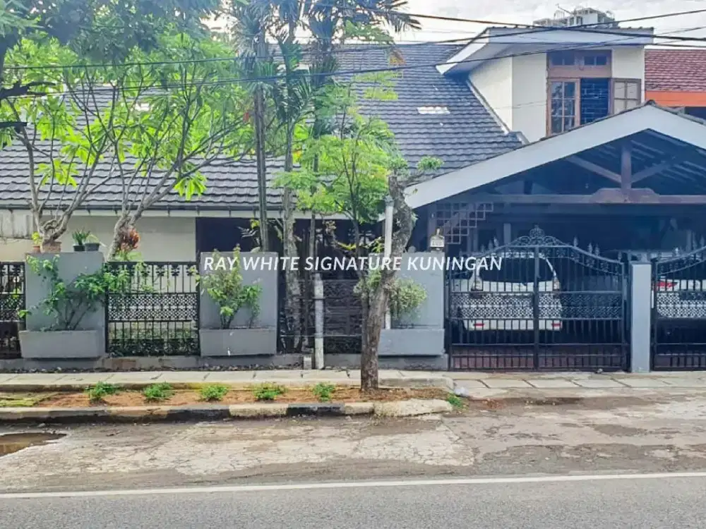 Dijual Rumah Jalan Lebar Area Bagus Untuk Kost dan Usaha di Cempaka Putih Tengah XXI