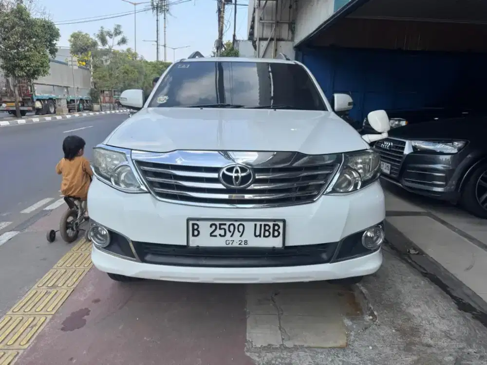 Toyota fortuner diesel 2012 AT siap pakai