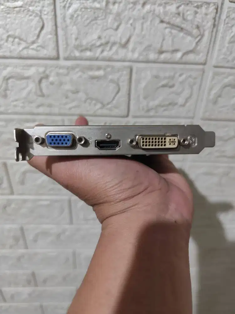 VGA HIS Radeon HD 5450 1GB GDDR3 HDMI D-Sub VGA DVI