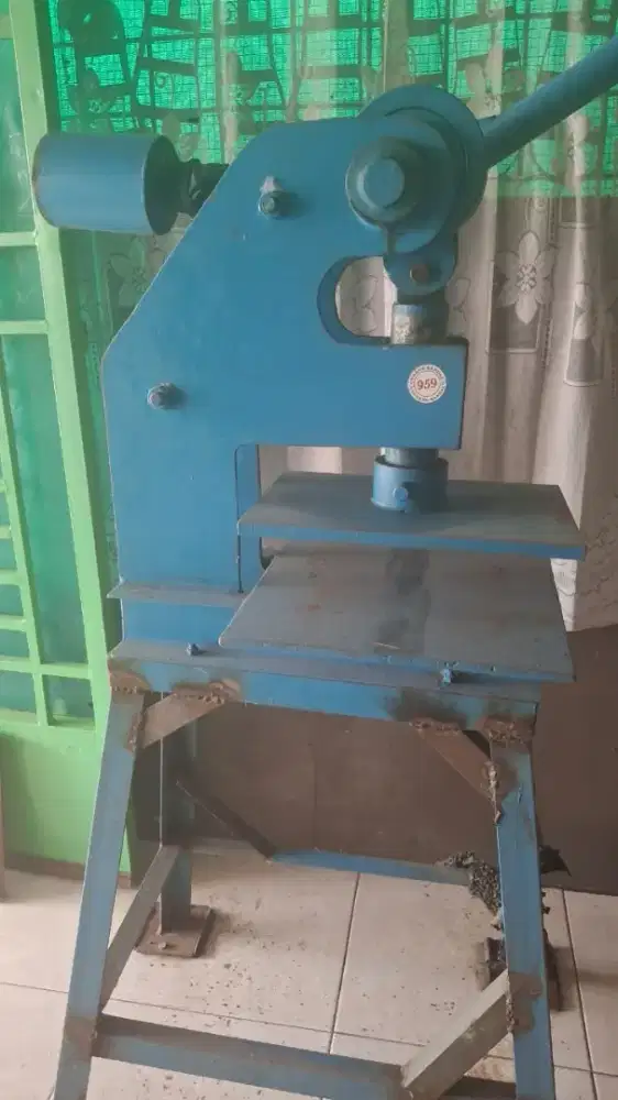 Di jual alat untuk buat sendal jepit komplit