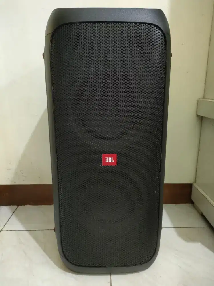 Jbl Partybox 310 portable bluetooth karaoke speaker by Harman Kardon