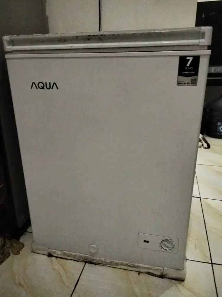 Freezer aqua bekas