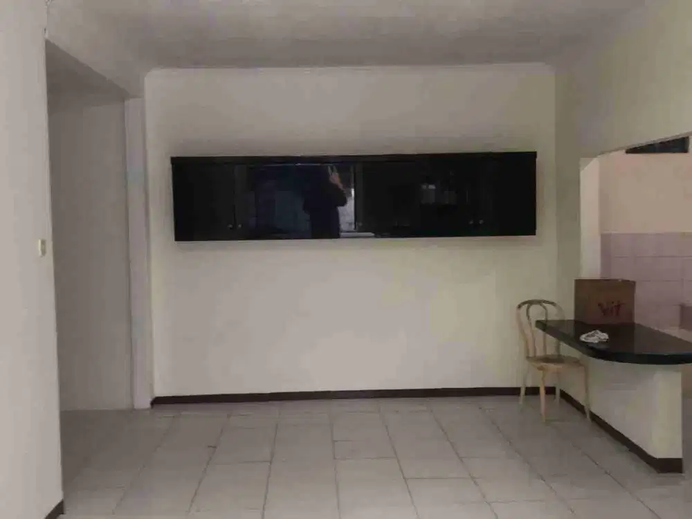 Rumah luas 100 m dengan KT3  bisa untuk kantor dan hunian tempar tinggal di komplek Margawangi Bandung