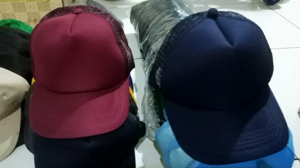 Topi trucker atau topi jaring