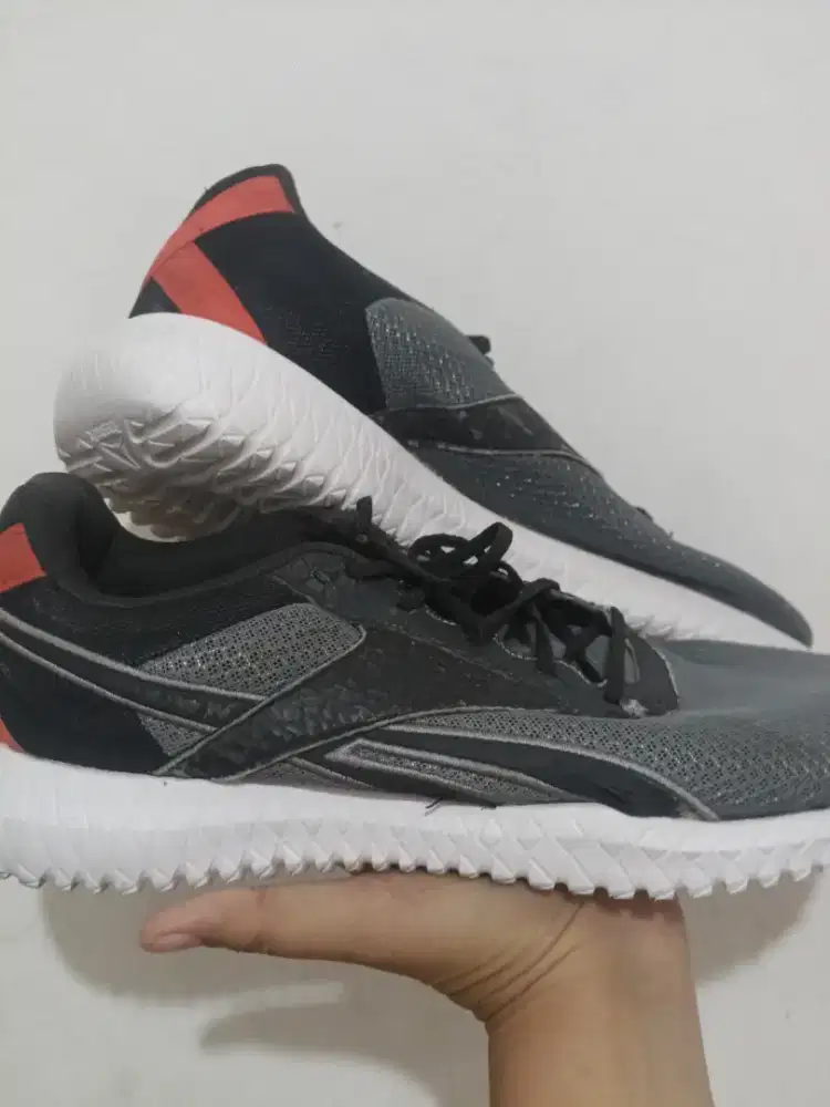Sepatu Reebok wanita atau pria ukuran 41