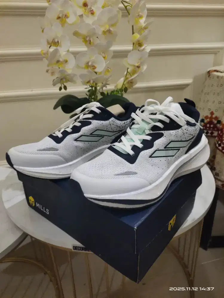 Mills Dynaplate Fineknit No 41 Sepatu Running