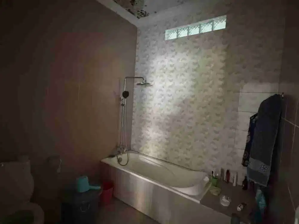 Dijual Cepat Rumah 2 1/2 lantai Perumahan Eramas 2000, Cakung, Jakarta Timur

Murah dibawah NJOP