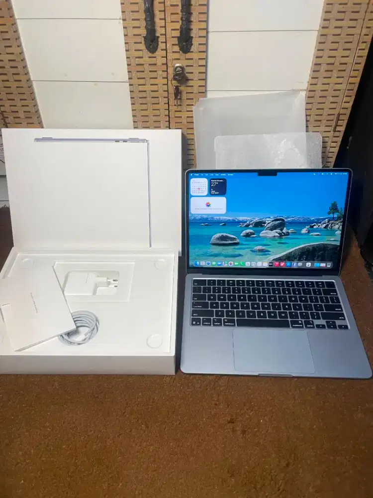 MacBook Air M4 13 16/256 iBox bh 100 cc 72 like new