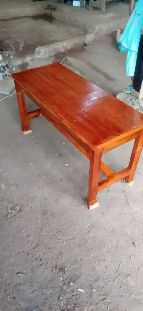 Meja serbaguna.