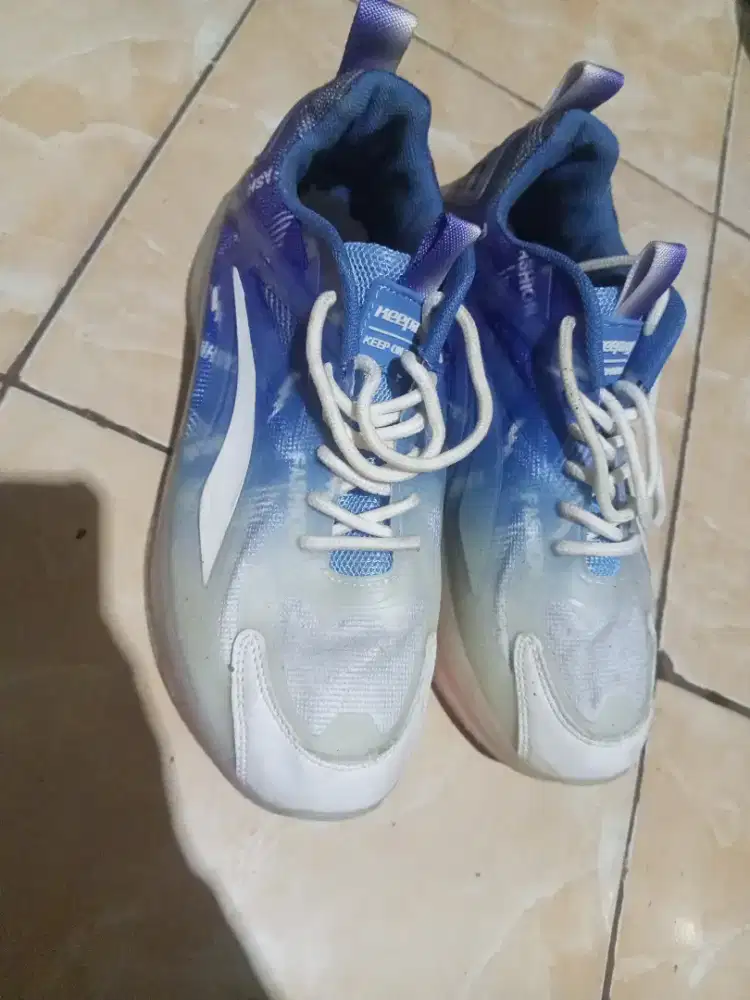 Sepatu Sneakers Pria
